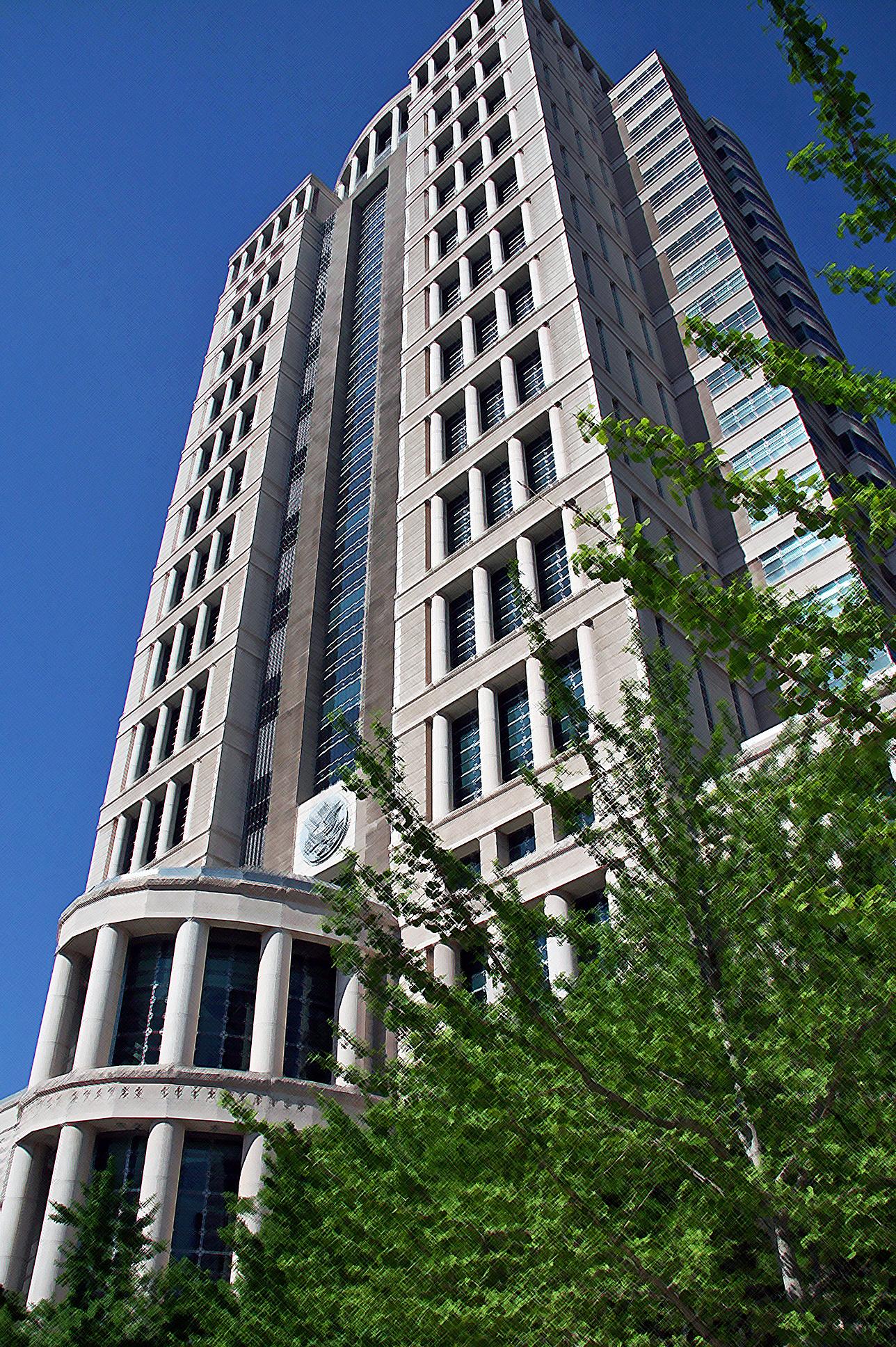 The Thomas F. Eagleton U.S. Courthouse in St. Louis, a tall pale stone tower with a rounded colonnade at its base