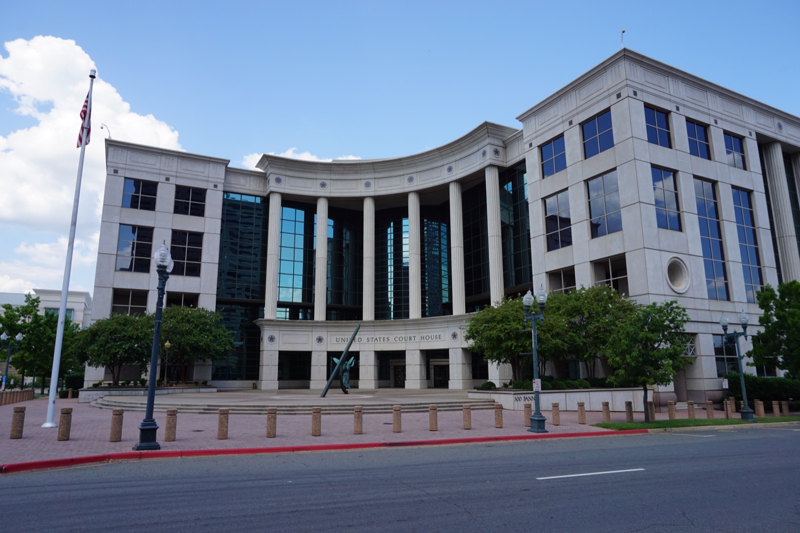 The United States Court House at 300 Fannin Street in Shreveport, a pale stone building with a curved, columned front