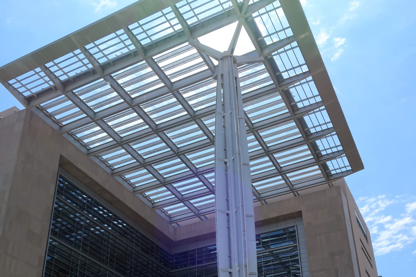 Glass canopy and steel column over the entrance of the Lloyd D. George U.S. Courthouse in Las Vegas