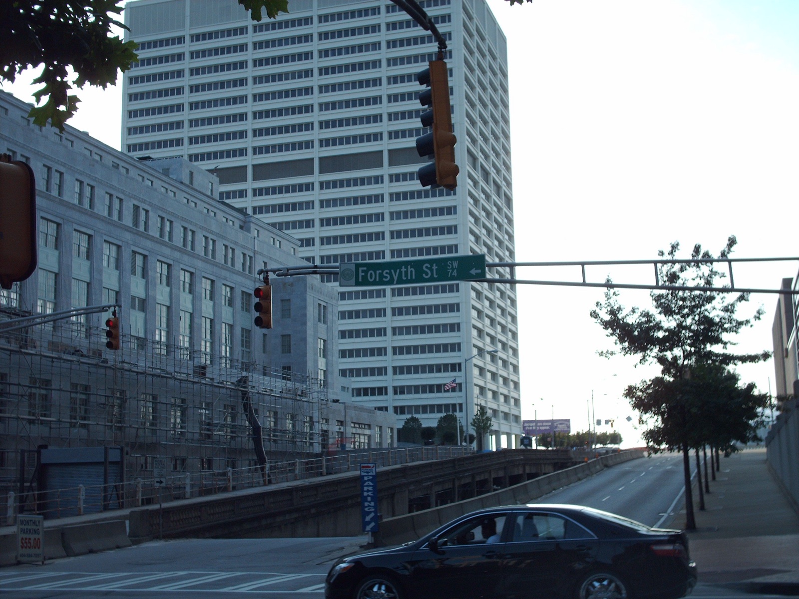 The tall white Richard B. Russell Federal Building in downtown Atlanta seen from a street corner