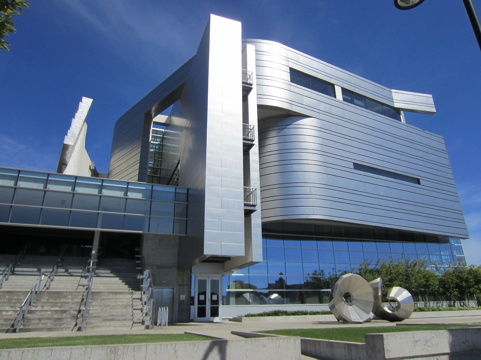 The curved metal and glass exterior of the Wayne L. Morse United States Courthouse in Eugene, Oregon